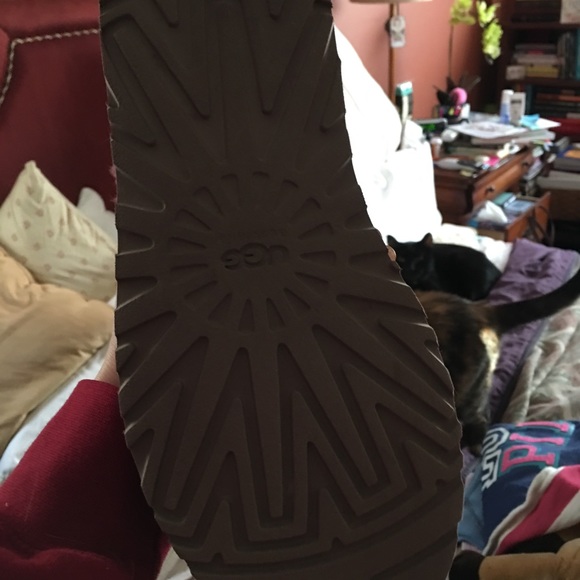 Uggs - Picture 4 of 5